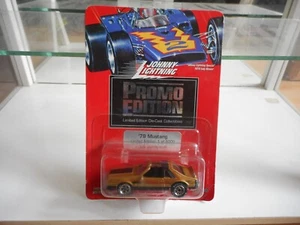 Johnny Lightning Promo Edition '79 FOrd Mustang in Gold on Blister - Foto 1 di 2