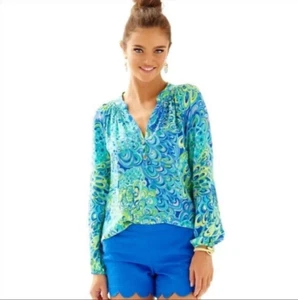 Blusa Lilly Pulitzer Elsa Azul Marino Lilly's Lagoon 100% Seda Manga Larga XXS NUEVA CON ETIQUETAS - Imagen 1 de 4