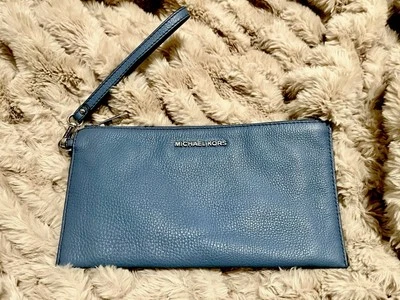 Bolso de Mano Michael Kors Bedford Grande Cuero Guijarro Cremallera Muñequera Denim Azul Foto 1 de 4