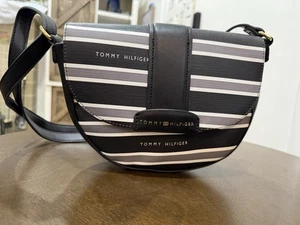 Tommy Hifliger Bolso Corporal Rayas Negro Gris Blanco Sillín Cartera Cuero Sintético - Imagen 1 de 11