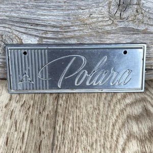 Dodge Polara 1965 emblema guardabarros delantero OEM pieza original #2524239 - Imagen 1 de 8