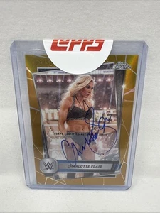 2025 Topps Chrome WWE Base Variation Gold Auto CHARLOTTE FLAIR #5/50 IN MANO - Foto 1 di 2