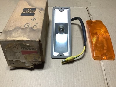 Conjunto de lámpara de señal de giro para camioneta Dodge 2958052 NOS MOPAR Foto 1 de 3