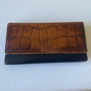 Cartera de chequera vintage Brahmin de cuero en relieve de cocodrilo negro y marrón triple pliegue - Imagen 1 de 6