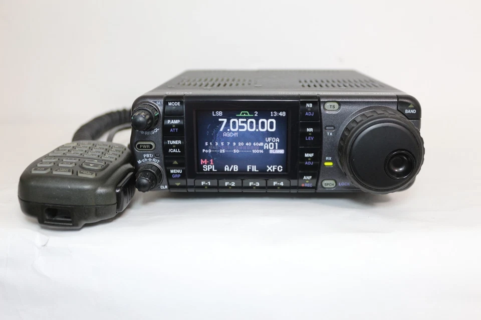 ICOM IC-7000 ricetrasmettitore HF/VHF/UHF ALL MODE Giappone ver. #2 - Immagine 1 di 4