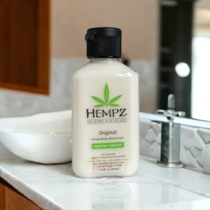 Idratante corpo lozione a base di erbe canapa 2,25 fl oz - originale - Foto 1 di 1