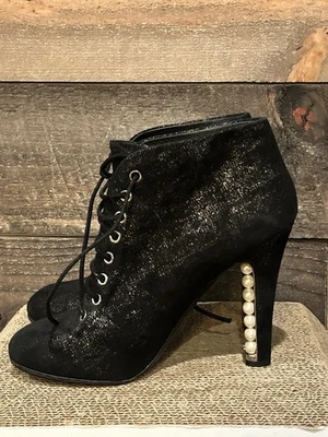 Botines Chanel Negro/Plateado Gamuza Tacón Perlado Con Cordones Talla 37.5 LEER Foto 1 de 4