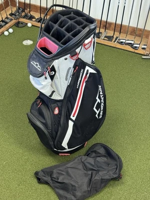 Bolsa de carro de golf Sun Mountain Maverick divisor de 14 vías negro/blanco/rojo usada con cubierta Foto 1 de 4