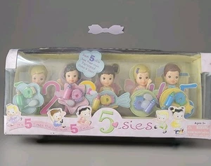 Lot de 5 poupées années 5 frères et soeurs avec vêtements et accessoires 2004 MGA - Photo 1/12