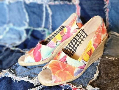 Toms Oahu 女式帆布鞋楔形鞋跟碎花鞋多色露趾 8 码 — 第 1/4 张图片