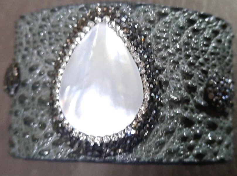 Leather Faux  Croc Skin 2" Wide Cuff  Mother Of Pearl Teardrop 7/8 BLK Crystals - Imagem 1 de 2
