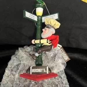 HERSHEYS CHOCOLATE VINTAGE ORNAMENT BAKER ELF ON LIGHTPOST COCOA & CHOCOLATE NEW - Picture 1 of 10