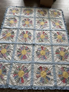 Vintage Dresden Plate Quilt MultiColor Patchwork Needs Finishing - Picture 1 of 24
