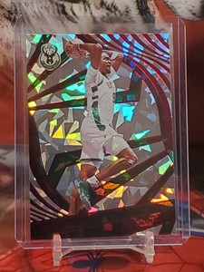 2021-22 Panini Revolution Bobby Portis Cracked Ice RED Parallel RARE #75 Bucks