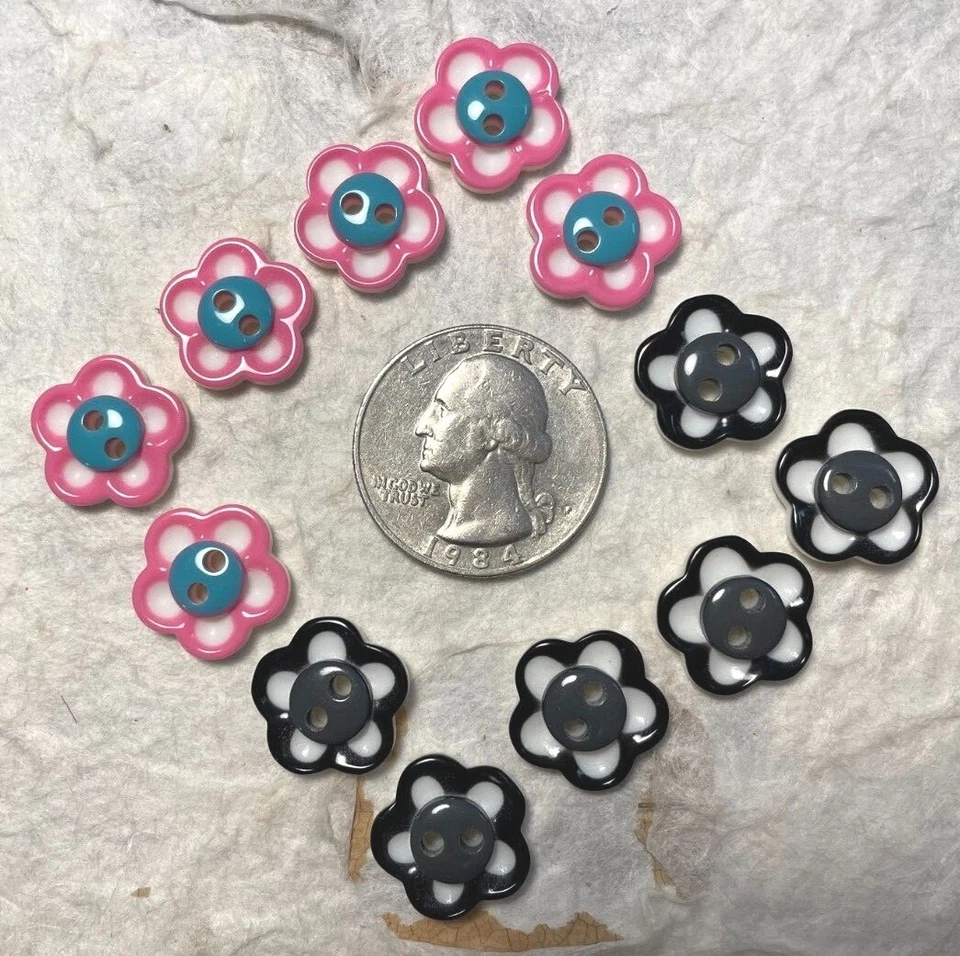 60pcs x 5/8" Plastic Spring Flower 2-Hole Flatback BUTTONS /Black/Pink SB260L - Image 1 of 1