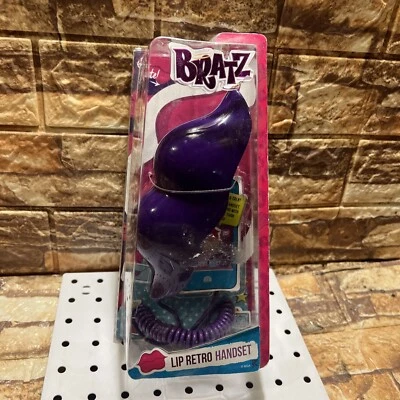MGA ENTERTAINMENT NEW IN BOX BRATZ LIP RETRO HANDSET (Purple) For Cell Phone PlugN Dead Stock 2015