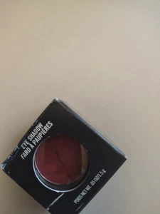 Mac Matte Eyeshadow-HAUTE SAUCE - Full Size 1.5 g / 0.05 oz - Picture 1 of 2