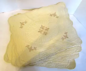 Donna Sharp Quilted Placemats Set of 4 Gold Embroidered Fleur-de-lis 15x18 - Picture 1 of 7