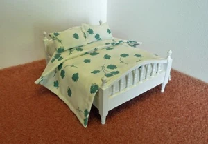 Handmade Dolls House Bedding Set -1/12 Scale To fit Double Bed Throw & 2 Pillows - Picture 1 of 4