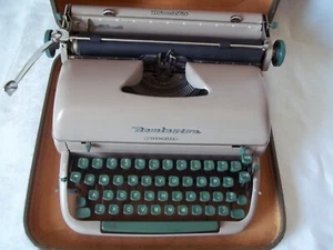 Remington Quiet Riter Typewriter Vintage Typing Miracle Tab W/ Case - Picture 1 of 13
