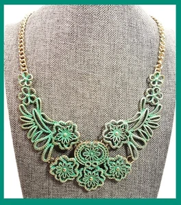Collar Verde Verdigris Pátina Metal Boho Vintage Flores Pergaminos Hojas RARO - Imagen 1 de 12
