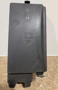 04-12 CHEVY COLORADO / GMC CANYON 3.7 UNDER HOOD FUSE RELAY BOX COVER LID BLACK - Picture 1 of 7