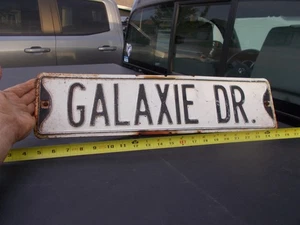 De colección Galaxie Dr Drive Doble 2 24"x 6" Acero en relieve Señales de calle Ford Car - Imagen 1 de 9