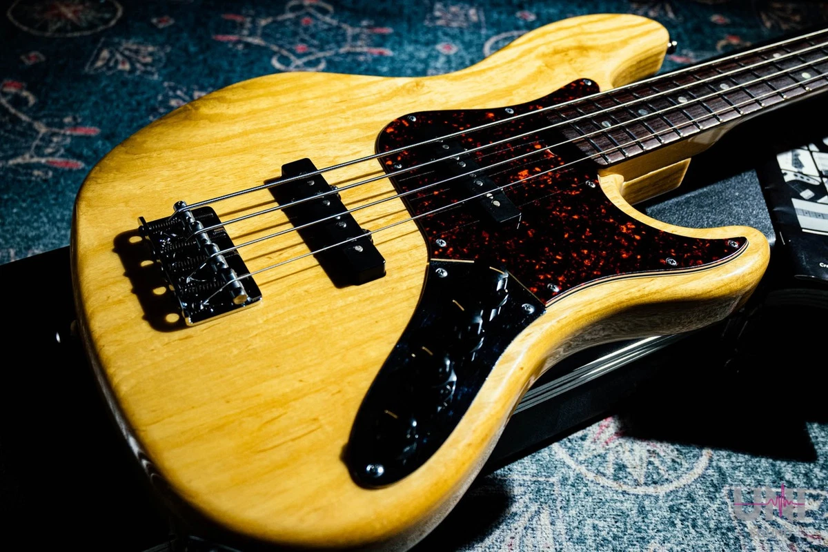 ベース Fender American Deluxe Jazz Bass 2014 Baixo Fender 4c American Deluxe Jazz Bass®