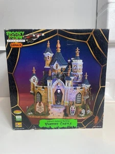 Lemax Spooky Town Castello dei Vampiri 2007 Ritirato Raro 75498 LEGGI Luci Musical - Foto 1 di 12