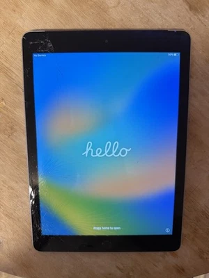 "Apple iPad 5ta generación 128 GB 9,7"" gris espacial (pantalla rota, funciona)" Foto 1 de 2