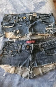 Bundle Levi's Distressed Shorts - Picture 1 of 9