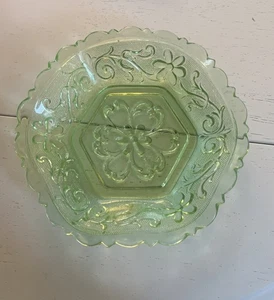Depression Glass Green Glass Floral Bowl 6.25" - Picture 1 of 3