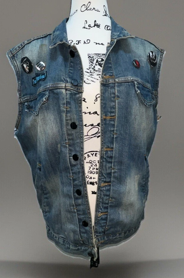 Chaleco vaquero vintage COMUNE punk rock de mezclilla prendedores rasgados sin mangas mediano 🔥🔥 Foto 1 de 4