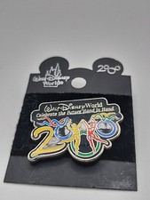 Vintage 2000 WALT DISNEY special Edition CELEBRATE THE FUTURE HAND IN HAND Pin
