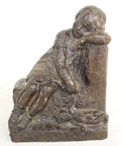 Figura de colección estatua sujetalibros firmada KJ niña durmiendo con muñeca MCM - Imagen 1 de 16