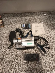 Sony Handycam DCR-TRV103 Digital 8 Camcorder - conplete - Picture 1 of 12