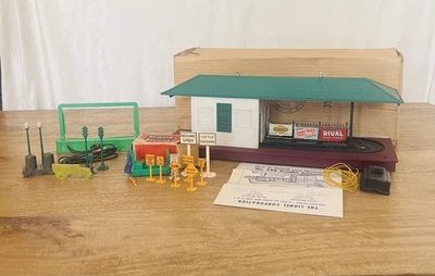 Vintage LIONEL No.356 Freight Station in Box with accessories  - Image 1 of 4