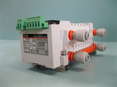 Módulo de interfaz SMC EX120-SDN1 con (8) válvulas solenoides VQ1101-5B B7 Foto 1 de 4