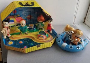 Vintage 1967 Swedlin Mini Martians Star House With 6 Martians & Spaceship Up1 - Picture 1 of 24
