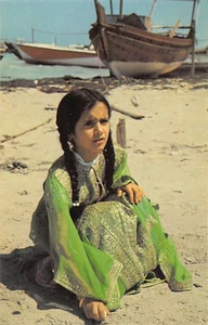 Bahrain - Village girl - Publ. Falcon Cinephoto - Picture 1 of 2