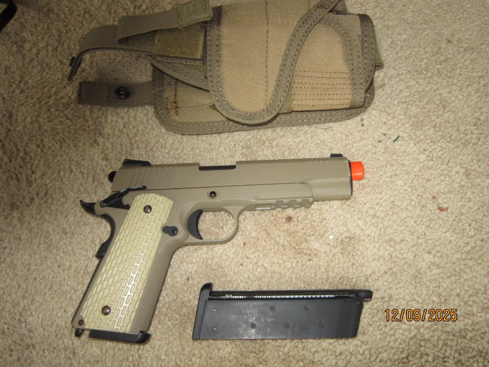 Pistola de Airsoft .45 ACP Desert Tan con 2 cargadores WE Tech? Funda Condor a juego Foto 1 de 4