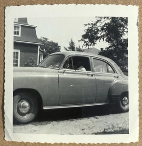 Vtg SNAPSHOT PHOTO 1950 Chevrolet Styleline Deluxe Sedan Classic Car Automobile - Picture 1 of 3
