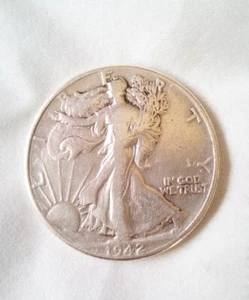  Walking liberty half dollar 💰 (1942) United States Of America  - Picture 1 of 2