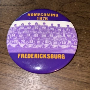 Vtg 1976 Fredericksburg, Iowa Homecoming Football Button Pin - Picture 1 of 6