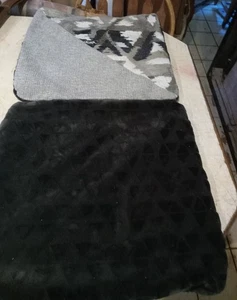 Par de almohadas decorativas grises y negras 20 x 20 - Imagen 1 de 3