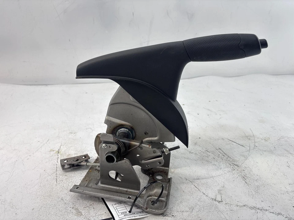 2011-2017 年日产 Juke 停车制动应急手柄原始设备制造商 — 第 1/4 张图片