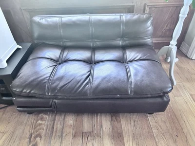 Коричневая кровать/диван для собаки из искусственной кожи с подвижным рычагом - Изображение 1 из 2