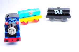 TOMY Plarail Thomas & Friends Bell Tank Car Set – Thomas Engine & 2 Tank Cars - Picture 1 of 18