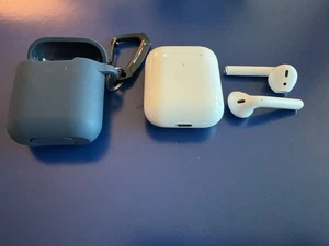 AirPods 2nd Generation Wireless Charging Case White - Photo 1 sur 3