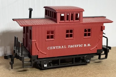 Bachmann 1419 Old Time 4-Wheel Wood Caboose Train Car HO Central Pacific - Image 1 of 4